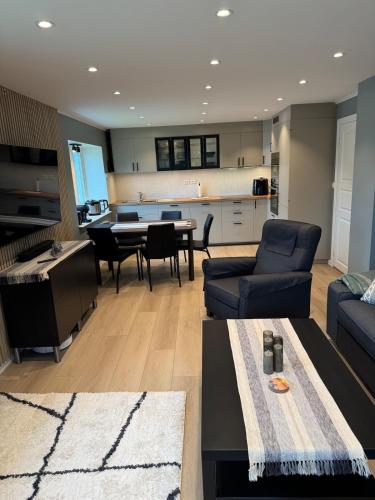Lovely private home of 90 m2 with 3 bedrooms and 2 bathrooms – khách sạn tại Leknes