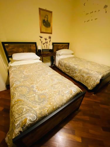 2 twin beds