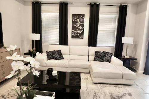 Westside El Paso Modern Retreat! in 桑蘭帕克區