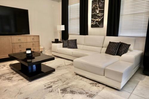 Westside El Paso Modern Retreat! in 桑蘭帕克區