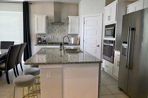 Westside El Paso Modern Retreat! in 桑蘭帕克區