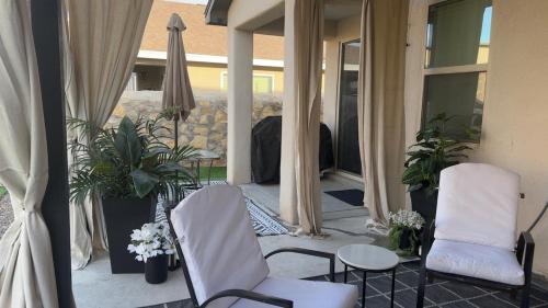 Westside El Paso Modern Retreat! in 桑蘭帕克區