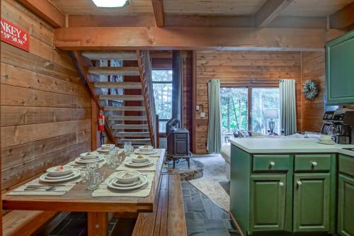 Kitchen, Powder Monkey 4: 2 Bedrooms Plus Sleeping Loft, 2 Full Baths: Slope Side in Snowshoe (WV)