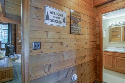 Bathroom, Powder Monkey 4: 2 Bedrooms Plus Sleeping Loft, 2 Full Baths: Slope Side in Snowshoe (WV)