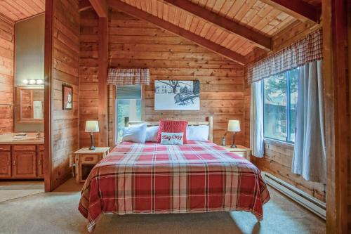 Powder Monkey 4: 2 Bedrooms Plus Sleeping Loft, 2 Full Baths: Slope Side in Snowshoe (WV)