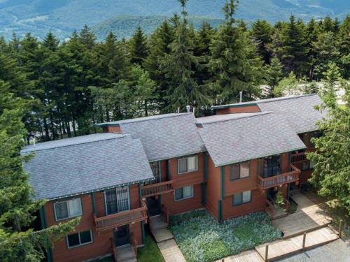 Exterior view, Powder Monkey 4: 2 Bedrooms Plus Sleeping Loft, 2 Full Baths: Slope Side in Snowshoe (WV)