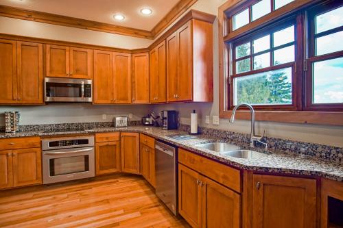 Facilities, Shays Landing #6: 4 Bedrooms, 45 Bath: Pvt Hot Tub, Slope Side in Snowshoe (WV)