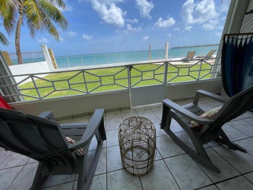 Oceanfront Retreat in Playa Fortuna, Puerto Rico – khách sạn tại Luquillo