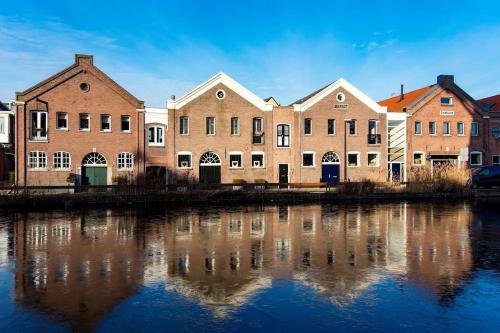 Beautiful loft space in historic Schiedam – khách sạn tại Schiedam