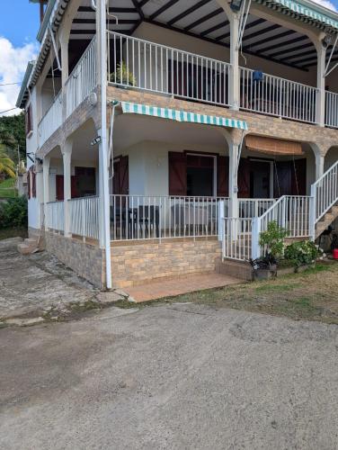 Exterior view, Location Hibiscus in Pointe-Noire