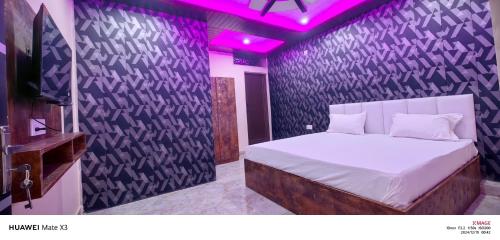 1 king bed, 1 twin bed