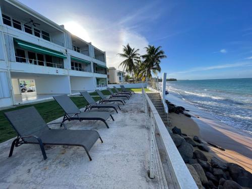 True Beachfront Oasis with Amazing Views 2BR 2BA Sleeps 6 in ลูกิโย