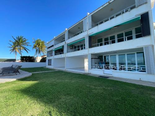 True Beachfront Oasis with Amazing Views 2BR 2BA Sleeps 6 in ลูกิโย