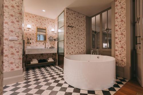 room detail thumbnail 2