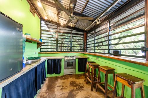 Oceanview Treetop Casita - Walk to Beach, Private, and Eco in 艾尔吉甘特
