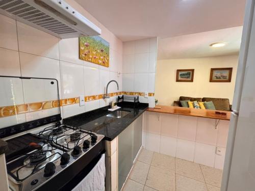 廚房, Casa proximo a praia com piscina no condominio in 福莫薩灣