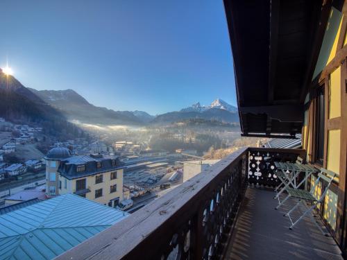 Apartment with Mountain View