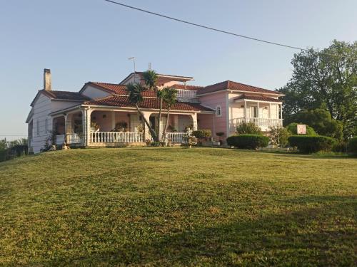 Villa Aphrodite in พีร์กอส