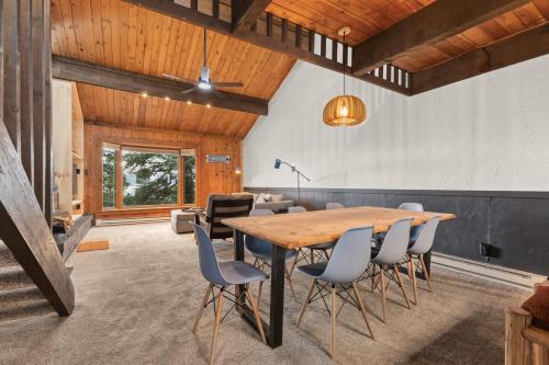 Ski Ranch Loft Short Easy Walk to Slopes 2 King Bedrooms And Loft - image 4