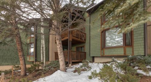 Ski Ranch Loft Short Easy Walk to Slopes 2 King Bedrooms And Loft - image 2