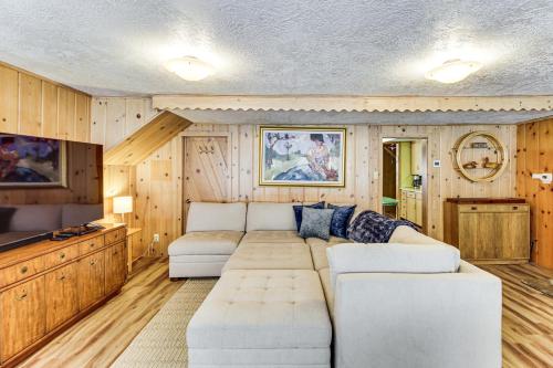 Spacious Waterfront Home in Brainerd Near Dwtn! in Brainerd, USA