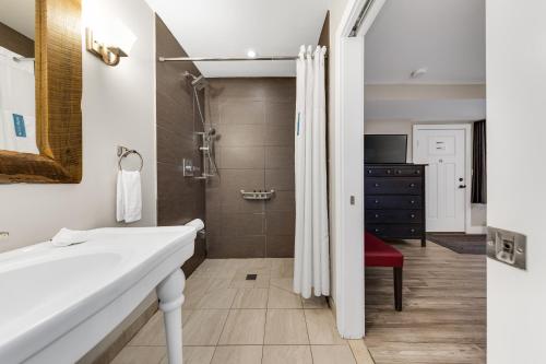 Lake Placid Inn: Residences - image 14