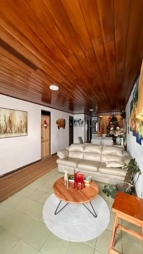 Létesítmények, Airport Traveler's home. in Alajuela