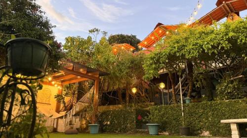 Kert, Airport Traveler's home. in Alajuela