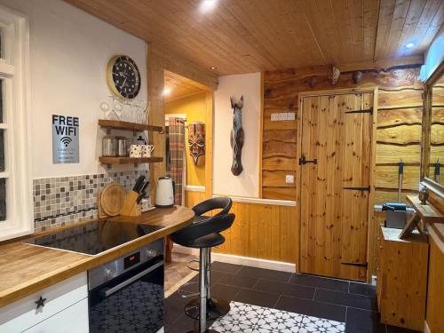 Iekārtas, Cuckoo Cabin, Tyn Y Cwm in Furnace (Machynlleth)
