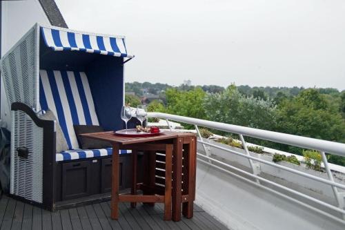 Sonnenanbeter in Strande, Deutschland