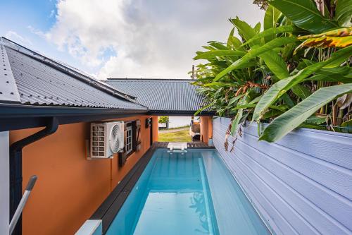 Villa Sofaia a sainte-rose, 9 pers, 3 chambres, vue mer et montagne, piscine privee in Sainte Rose