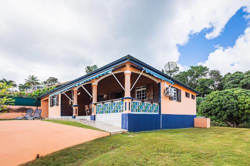 Villa Sofaia à sainte-rose, 9 pers, 3 chambres, vue mer et montagne, piscine privée - Location, gîte - Sainte-Rose