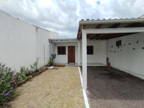 Casa a 600 metros do mar, simples e completa in Cidreira