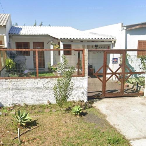 Casa a 600 metros do mar, simples e completa in Cidreira