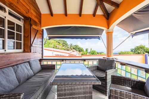 Villa Sofaia a sainte-rose, 9 pers, 3 chambres, vue mer et montagne, piscine privee in Sainte Rose