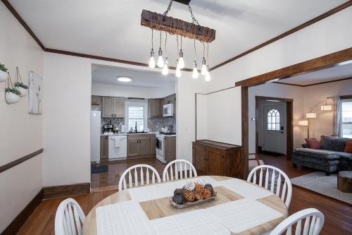Charming Renovated Home in Lakewood in Lakewood (OH)