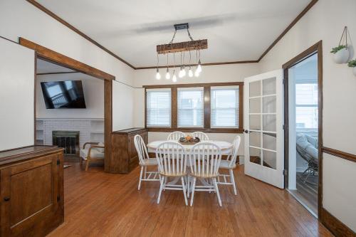 Charming Renovated Home in Lakewood in Lakewood (OH)