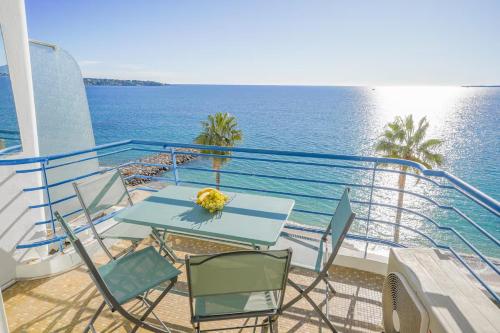Bord de mer- Plage -Antibes Juan