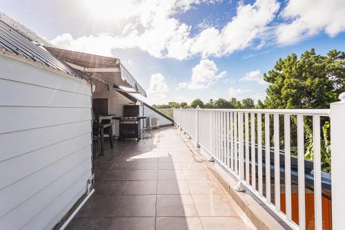 appartement haut standing au grands fonds du moule, 6 pers, très spacieux (appartement haut standing au grands fonds du moule, 6 pers, tres spacieux) in Le Moule