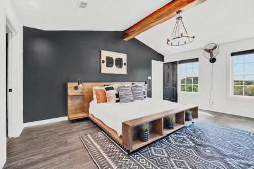 Relaxation+Pool & Hot Tub+Views in Center Point (TX)