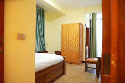 Kings Land Hotel - image 2