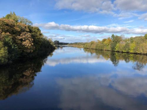 Recreational facilities, Quiet Riverside Stopover by the Shannon, Perfect for Work Stays and Weekend Breaks in Rooskey
