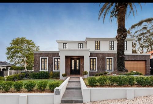 Garden, Luxury Four Bedroom Family Retreat in Camberwell Melbourne in Camberwell