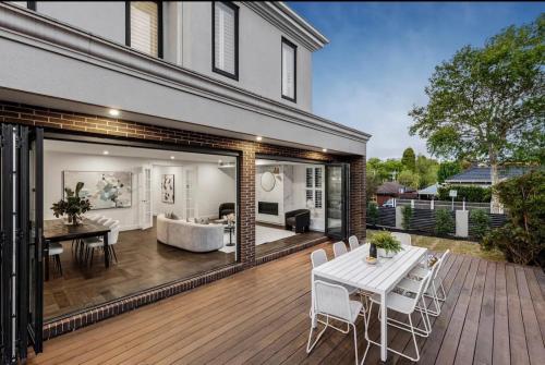 Balcony/terrace, Luxury Four Bedroom Family Retreat in Camberwell Melbourne in Camberwell