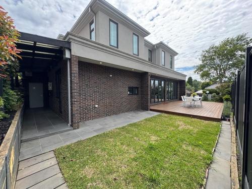 Facilities, Luxury Four Bedroom Family Retreat in Camberwell Melbourne in Camberwell