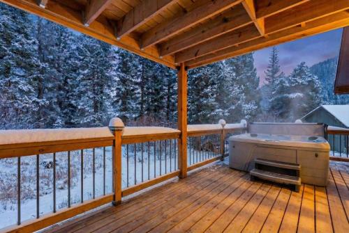 3BDR Mountain Retreat with Stunning Views in Blue River