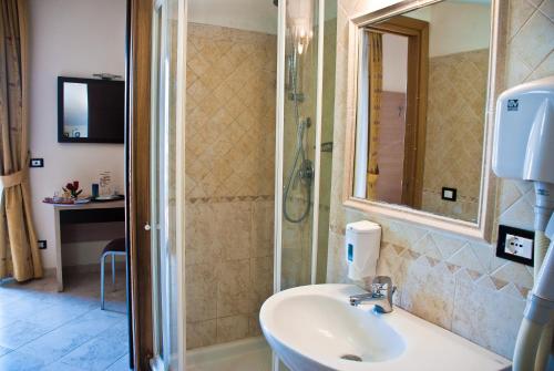 Bathroom, Hotel Dei Tartari in Guidonia Montecelio