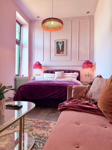 The Bank - Rooms & Apartments by Coorie Doon Stays in Трун