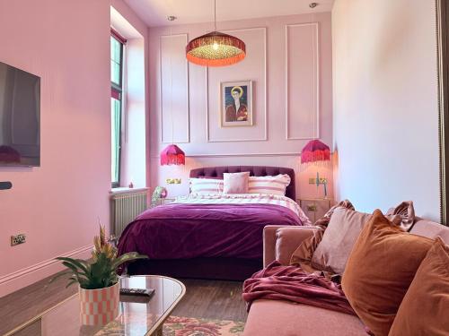 The Bank - Rooms & Apartments by Coorie Doon Stays in Трун