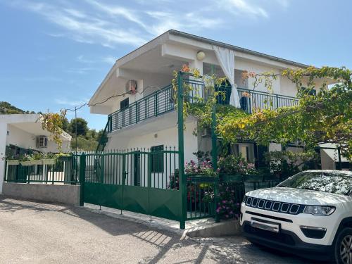 Apartments Nediljka - Dolac, Primosten – khách sạn tại Primosten Burnji